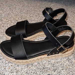 Cushionaire espadrille wedge sandal size 9